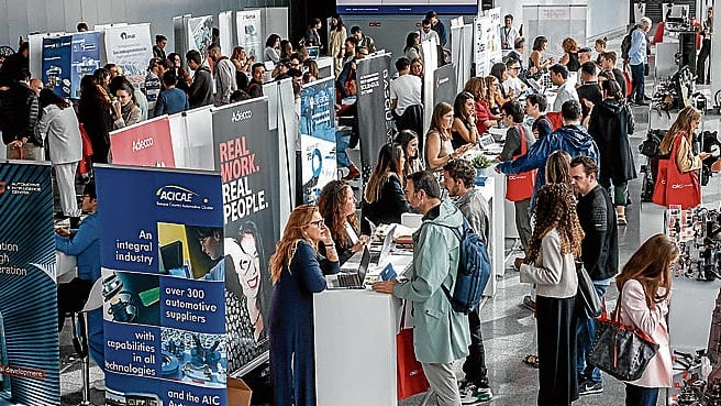 Fotografía que ilustra la noticia: ACICAE reúne a 35 empresas en el Mobility Job & Talent Day con más de un centenar de ofertas de empleo