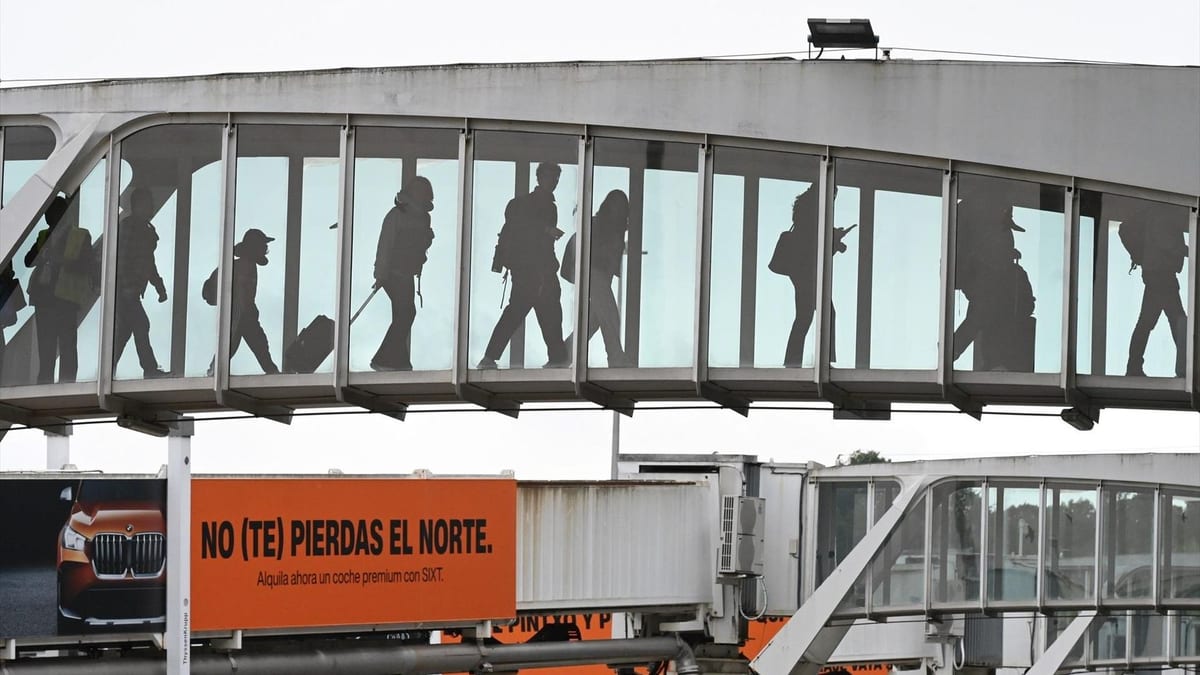 Fotografía que ilustra la noticia: Aena firma el contrato de la primera hidrolinera del aeropuerto de Bilbao