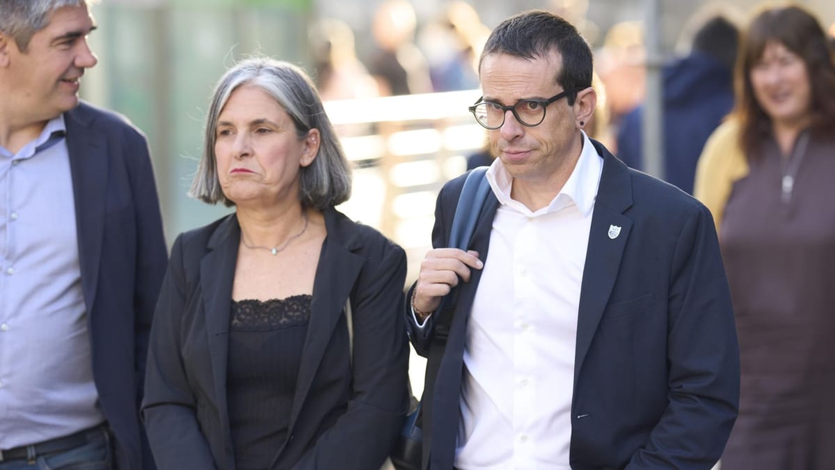 Fotografía que ilustra la noticia: EH Bildu exige al Gobierno vasco endurecer la ley de 2014 para frenar las 'puertas giratorias' y el lobby de ex altos cargos