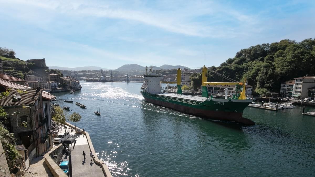 Fotografía que ilustra la noticia: EH Bildu pregunta en el Parlamento si la Guardia Civil mantiene funciones de la Ertzaintza en el Puerto de Pasaia