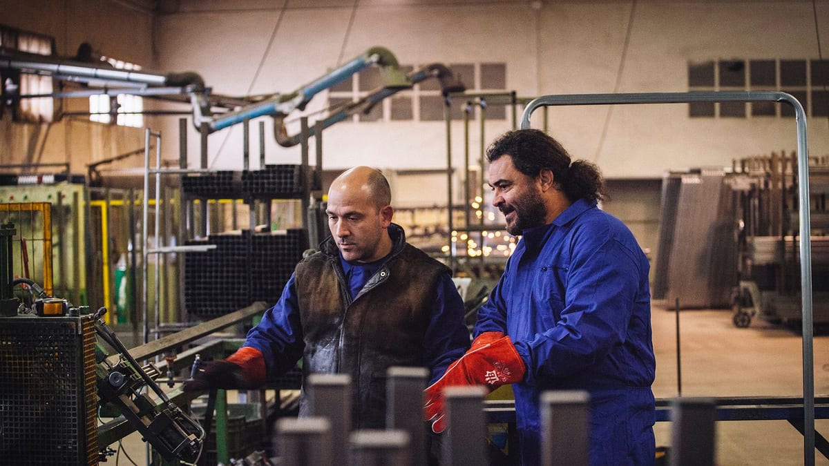 Fotografía que ilustra la noticia: El coste laboral en Euskadi alcanza los 3.660 euros mensuales en 2025, con la industria como sector más caro