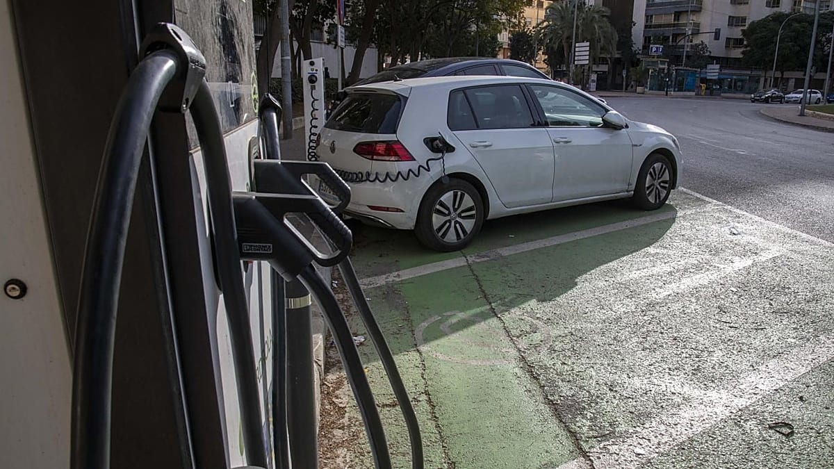 Fotografía que ilustra la noticia: El Plan Auto+ impulsa las ventas de vehículos electrificados y acerca su cuota al 30% en su primer mes de aplicación