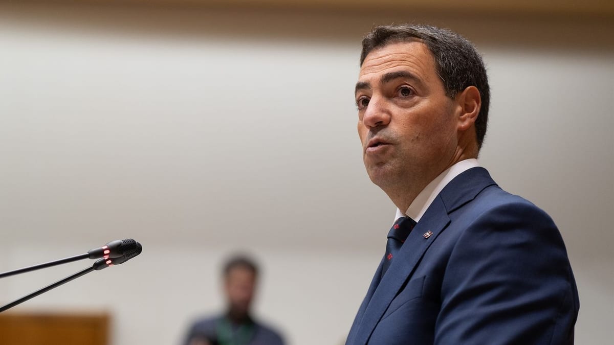 Fotografía que ilustra la noticia: El segundo pleno de política general de Pradales deja un balance sin sorpresas ni medidas concretas