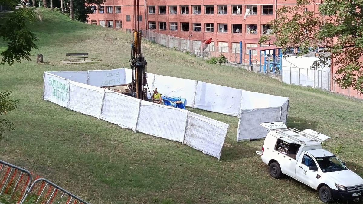 Fotografía que ilustra la noticia: El subfluvial de Bilbao inicia los primeros trabajos en el parque de Artaza entre el rechazo vecinal