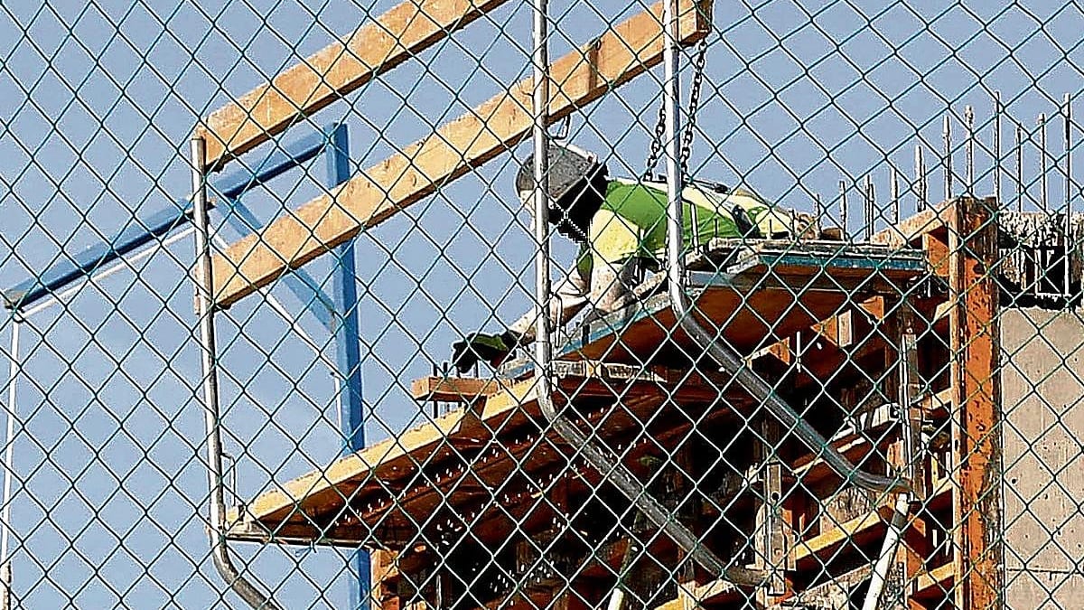 Fotografía que ilustra la noticia: Euskadi, a la cola de España: los inmigrantes ya son el 11% del empleo vasco, pero el peso sigue por debajo de la media