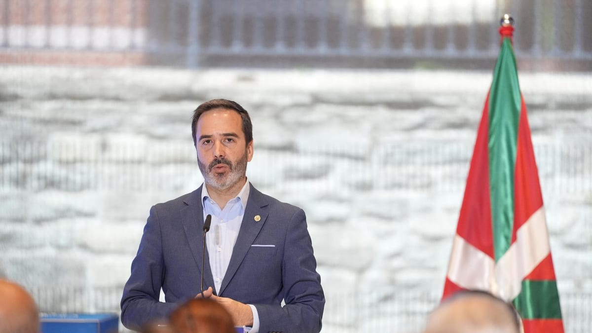 Fotografía que ilustra la noticia: Hurtado reivindica la "prioridad social" del PSE frente a la "prioridad nacional" de PNV y Bildu en Álava