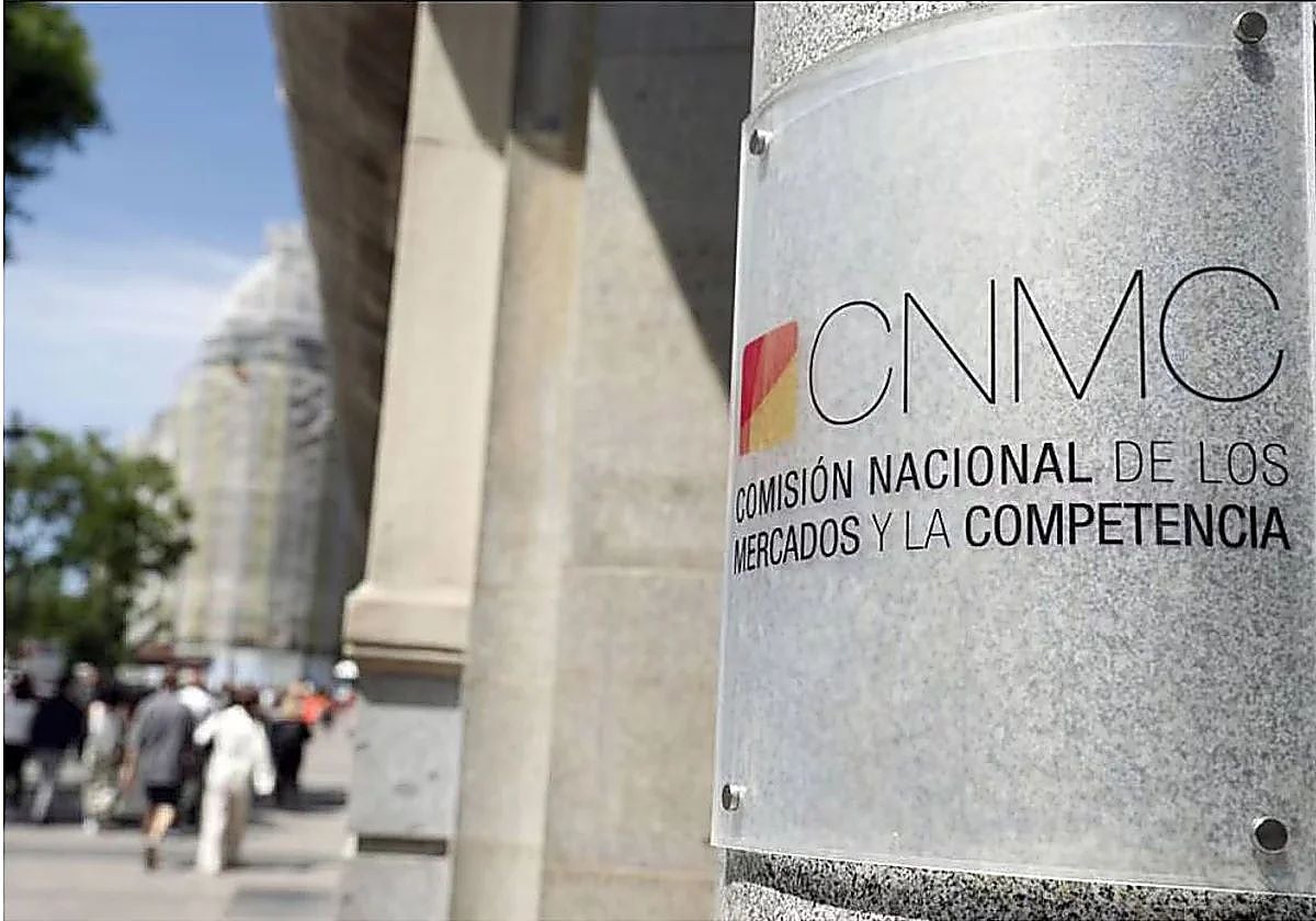 Fotografía que ilustra la noticia: La Audiencia Nacional respalda las multas de la CNMC a 20 consultoras por amañar 101 contratos en Euskadi