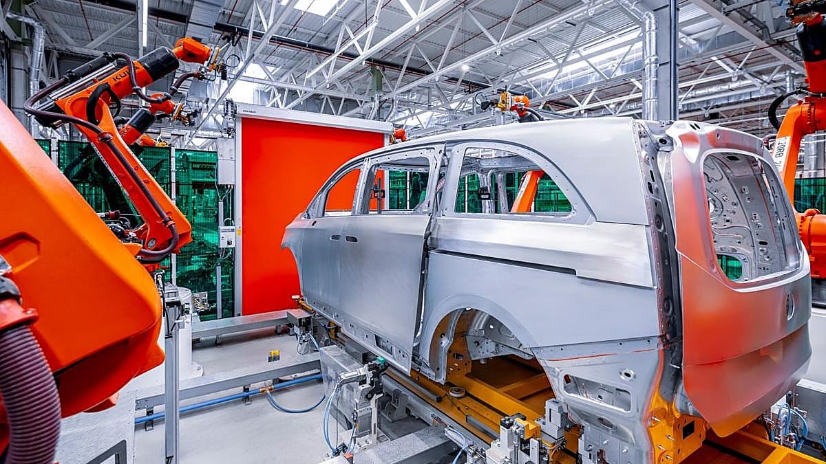Fotografía que ilustra la noticia: La «complejidad» de la nueva furgoneta de Mercedes Vitoria atrasa su llegada a los concesionarios españoles