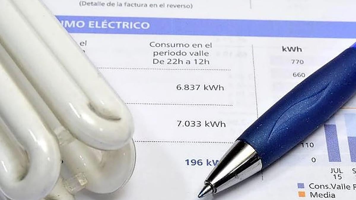 Fotografía que ilustra la noticia: La factura de la luz en agosto apunta a superar los 100 euros por primera vez en cuatro años
