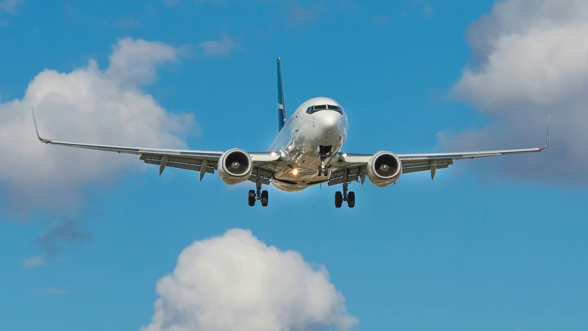 Fotografía que ilustra la noticia: Los aeropuertos vascos rozan los 890.000 pasajeros en julio y Foronda lidera el crecimiento con un 19,5%