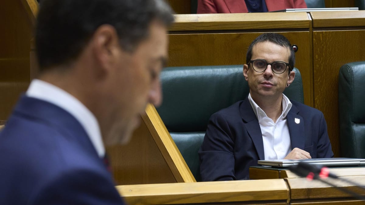 Fotografía que ilustra la noticia: Pradales defiende en el pleno de política general un Estatuto que reconozca la "singularidad nacional vasca" y anuncia 340 millones contra las olas de calor