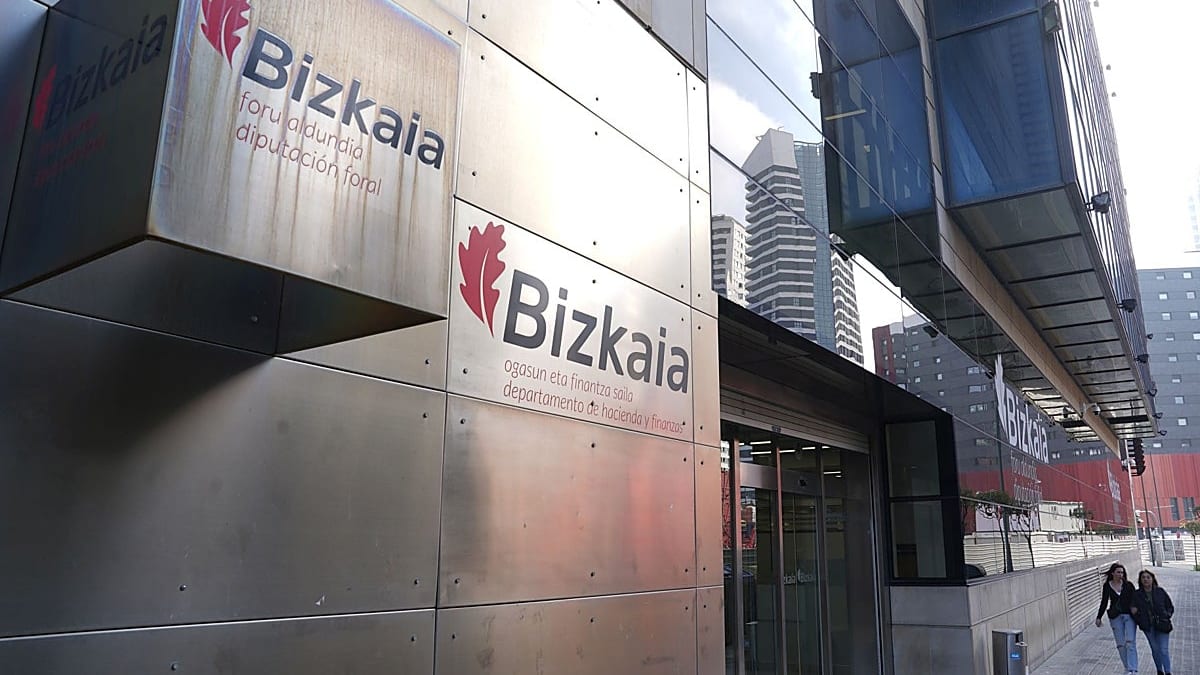 Fotografía que ilustra la noticia: Sociedades impulsa la recaudación fiscal de Bizkaia hasta julio, con un IVA casi estancado
