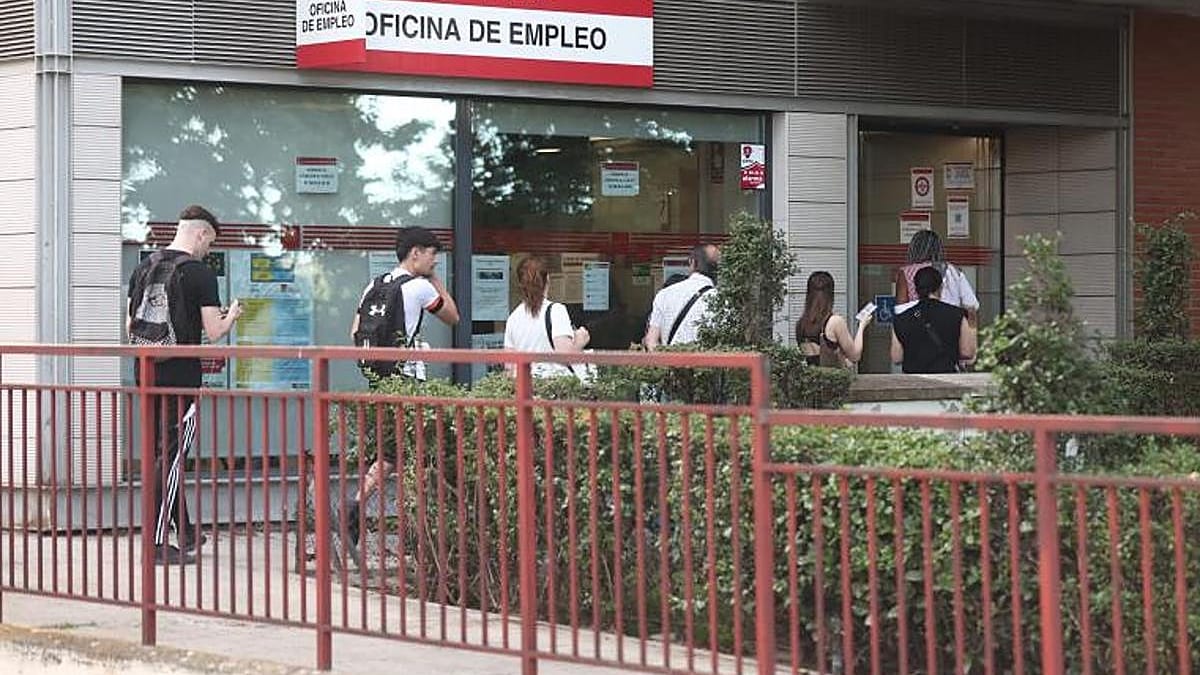 Fotografía que ilustra la noticia: Una sentencia del TSJPV reconoce a un bilbaíno la compatibilidad del subsidio para mayores de 52 años con un empleo indefinido a tiempo completo