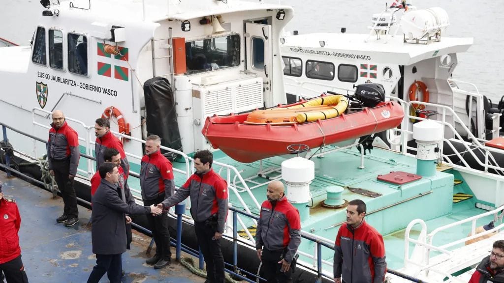 Fotografía que ilustra la noticia: Zupiria: la Guardia Civil no interfiere en las labores de la Ertzaintza en el Puerto de Pasaia